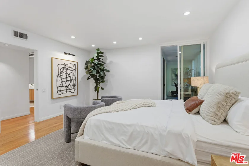 1015 N Kings Road #110 photo 19