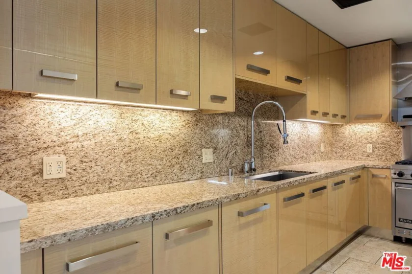 447 N Doheny Drive #305 photo 4