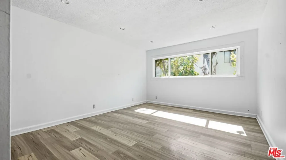 1525 N Hayworth Avenue #204 photo 10