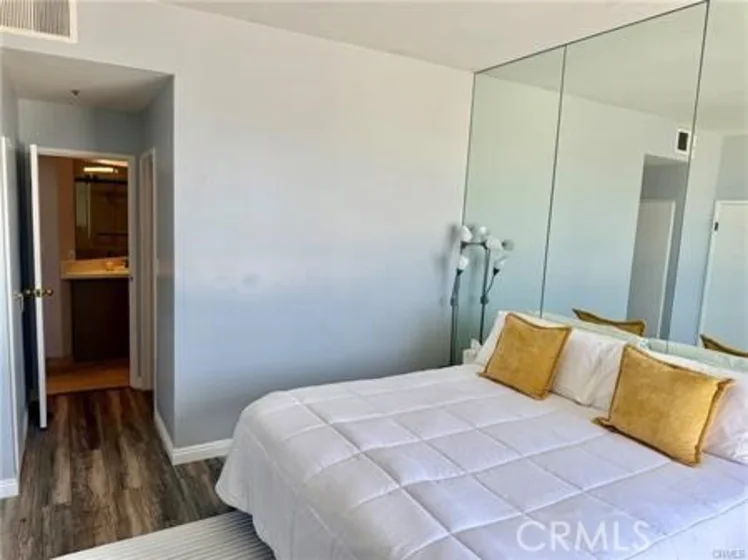 1310 E Ocean #906 photo 44