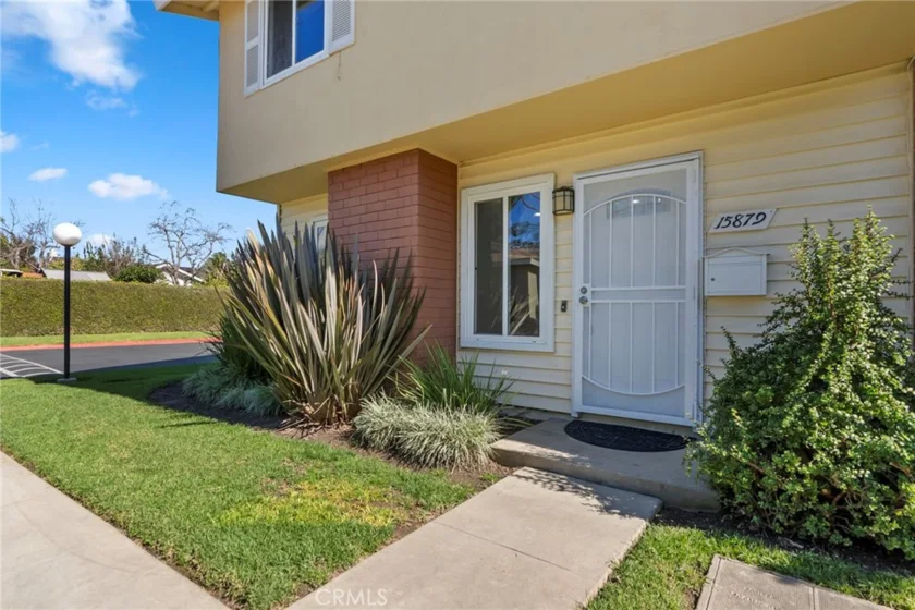 15879 Bogart Court photo 1