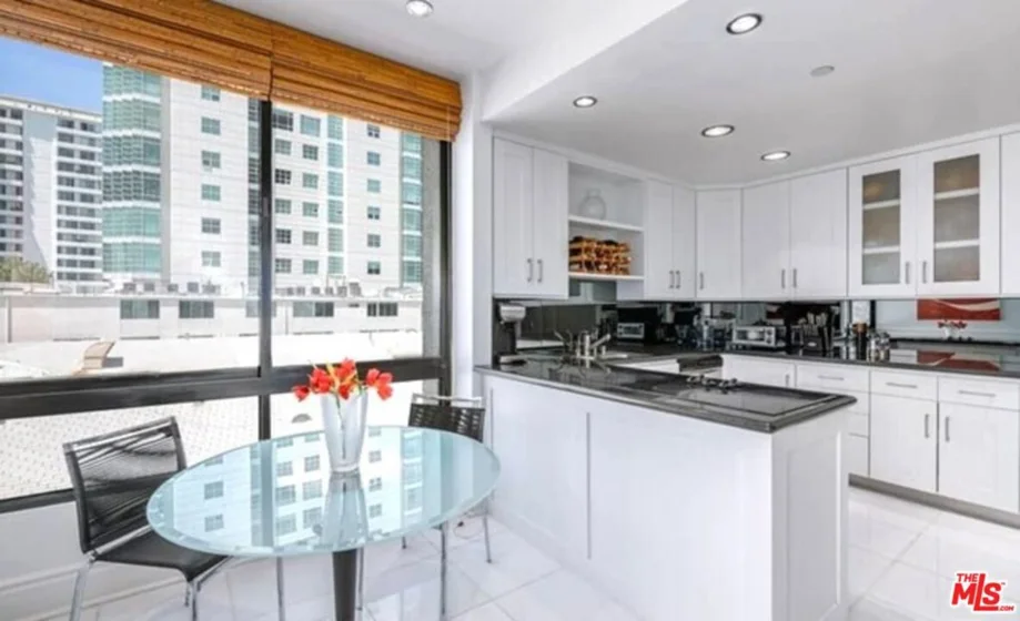 10350 Wilshire Boulevard #404 photo 18