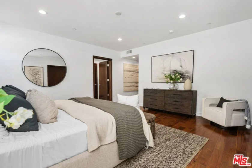 447 N Doheny Drive #102 photo 20