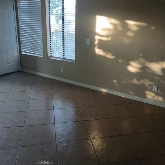 2433 West Acacia Avenue photo 5