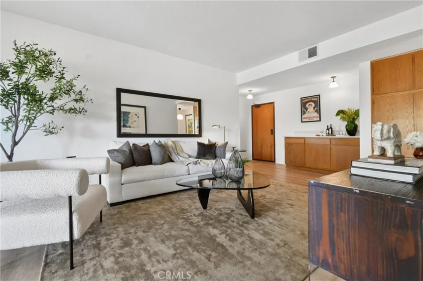 13331 Moorpark #223 photo 7