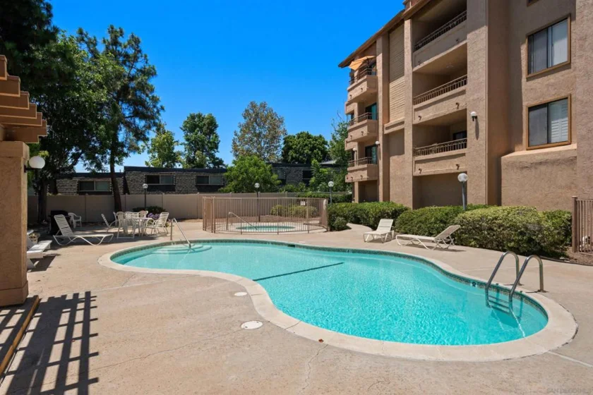 5649 Lake Park #102 photo 34
