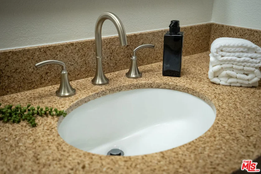 7320 Hawthorn Avenue #425 photo 38