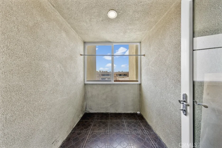 908 S Ardmore Avenue #304 photo 10