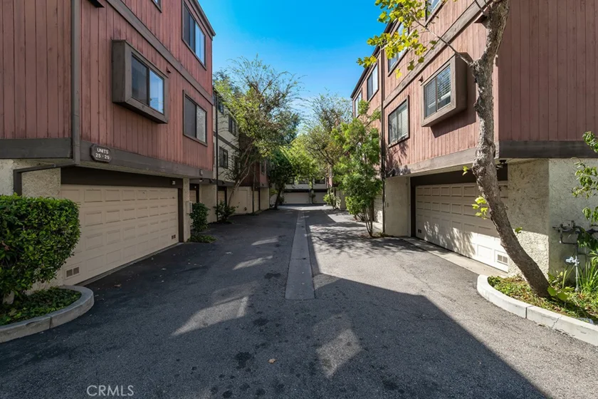 21931 Burbank Boulevard #25 photo 51