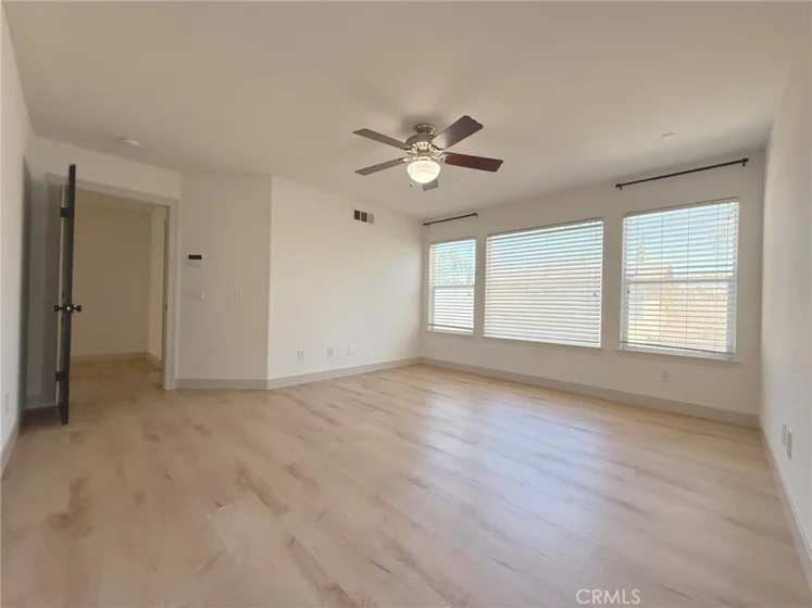 28910 Newport photo 32