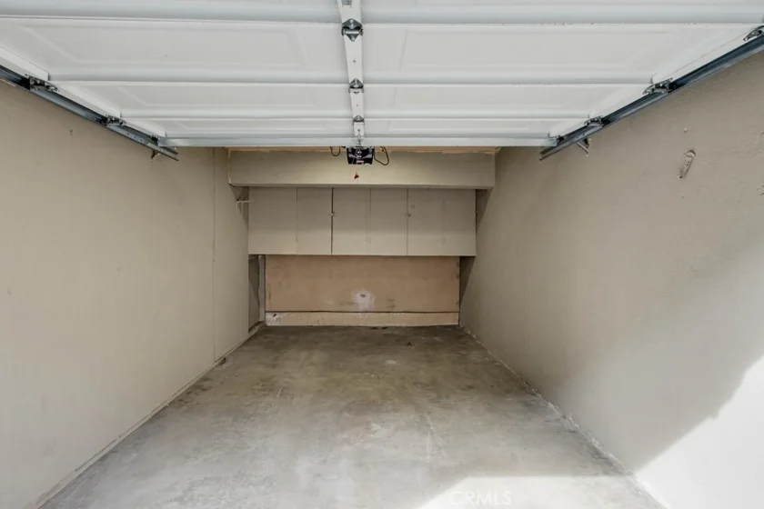 1860 W Glenoaks #L photo 28