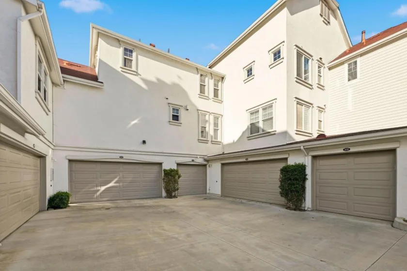 845 Harbor Cliff Way #305 photo 1