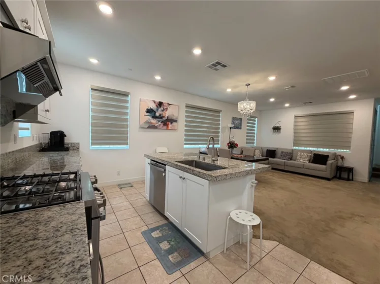 1623 W Glendon photo 7