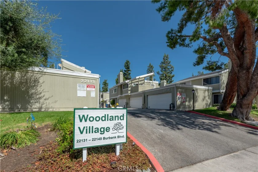 22139 Burbank Boulevard #7 photo 2