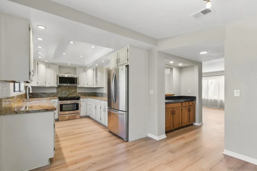 835 E Avenue #B photo 11