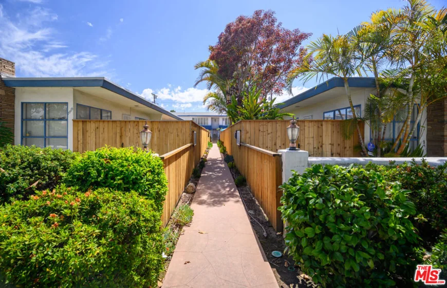 1621 Centinela Avenue #E photo 1