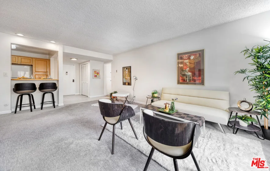 6250 Buckingham #204 photo 10