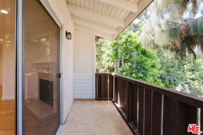 14980 Victory Boulevard #201 photo 26