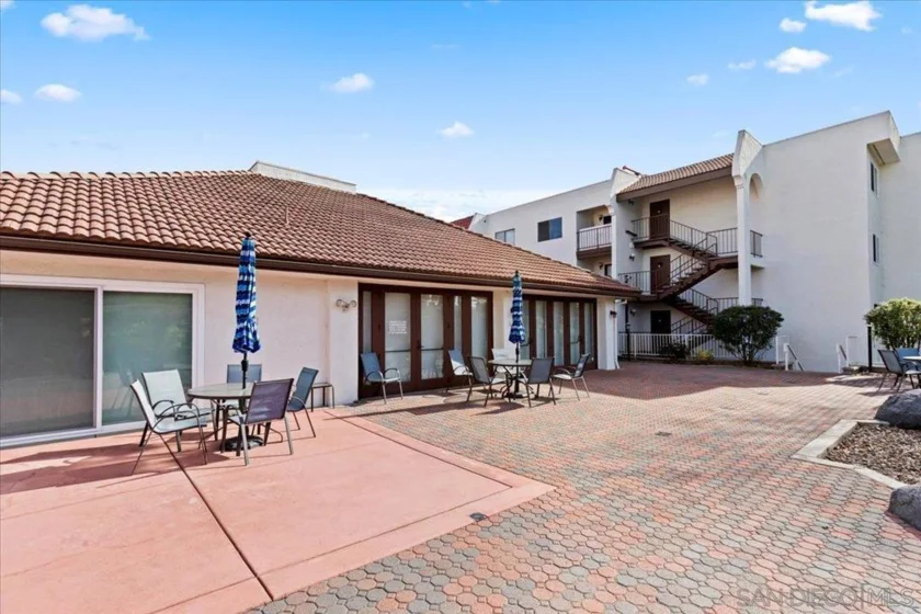 6350 Genesee Avenue #220 photo 4