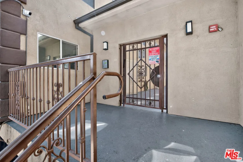14618 Gilmore Street #4 photo 10