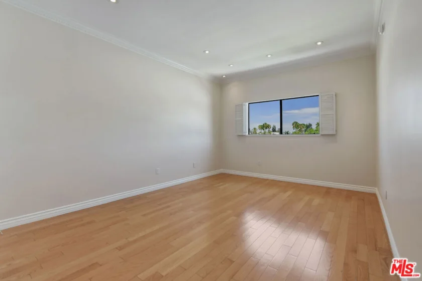 4443 Ventura Canyon Avenue #304 photo 30