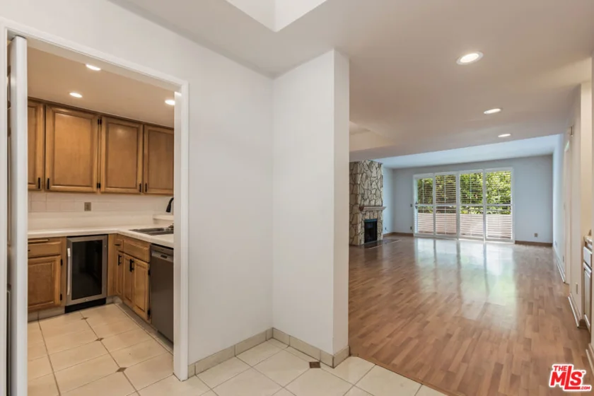 1930 S Beverly Glen Boulevard #306 photo 24