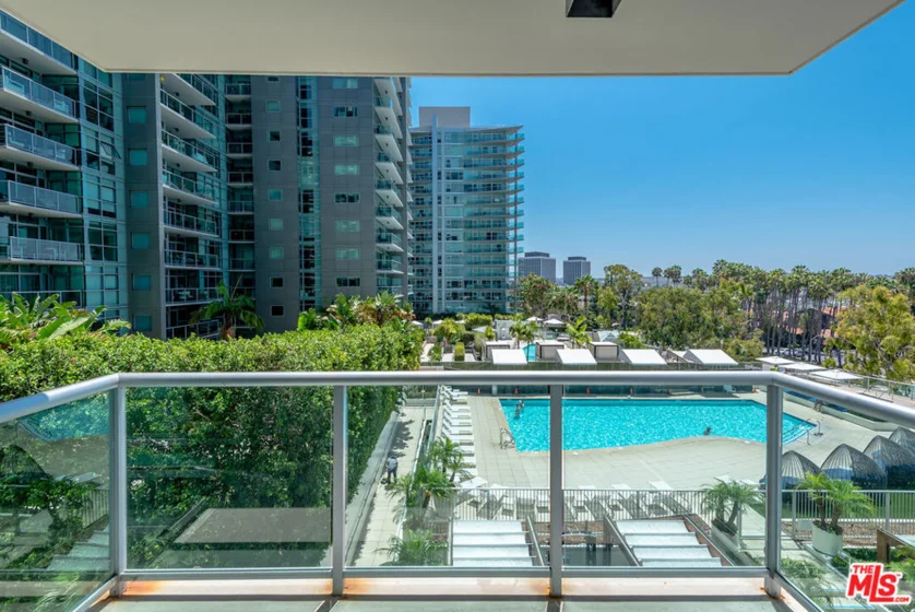 13700 Marina Pointe Drive #630 photo 8