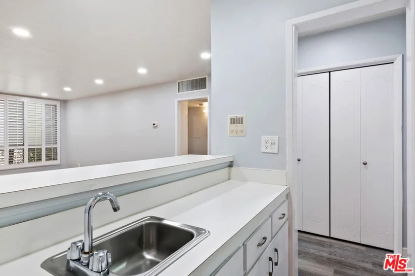 927 N Kings Road #107 photo 12