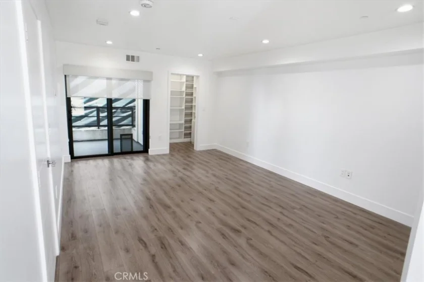 829 N Martel #4 photo 14