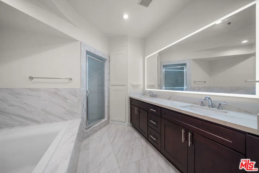 326 Westminster Avenue #404 photo 27