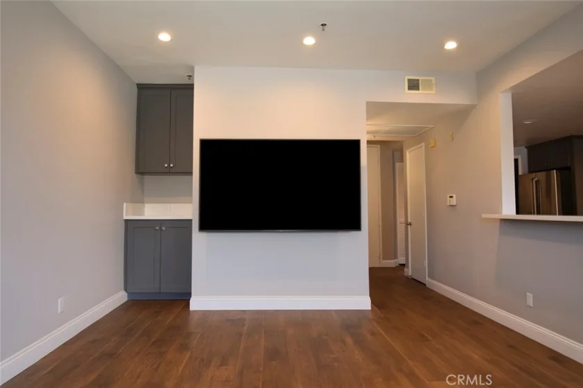 5350 White Oak Avenue #105 photo 14