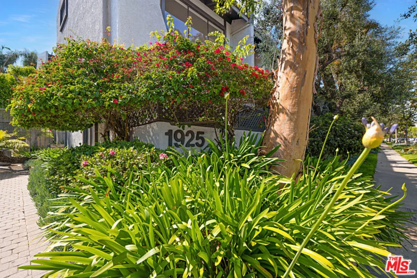 1925 S Beverly Glen Boulevard #40 photo 33