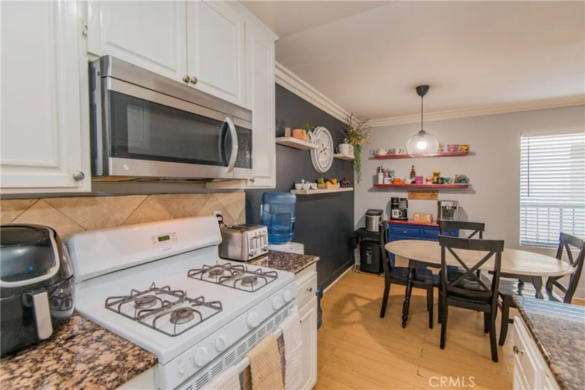 7045 Woodley Avenue #218 photo 13