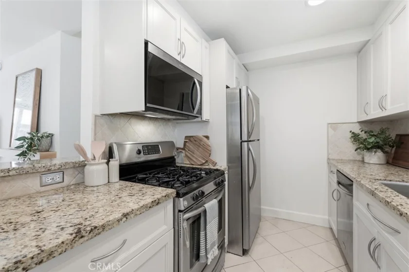 1747 Barry Avenue #106 photo 37