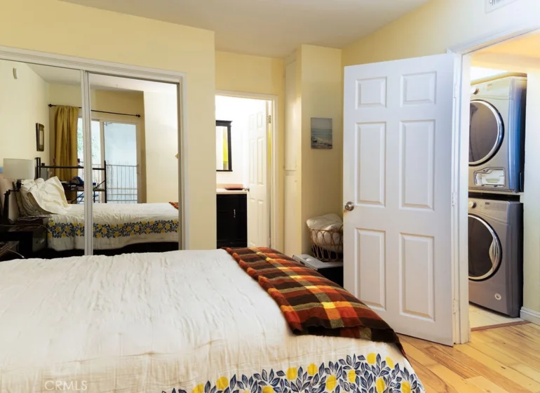 15344 Weddington Street #104 photo 11