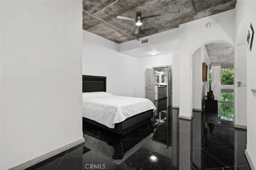 840 E Green #305 photo 5