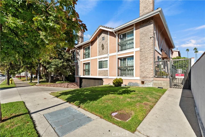 147 W Acacia Ave. #104 photo 1