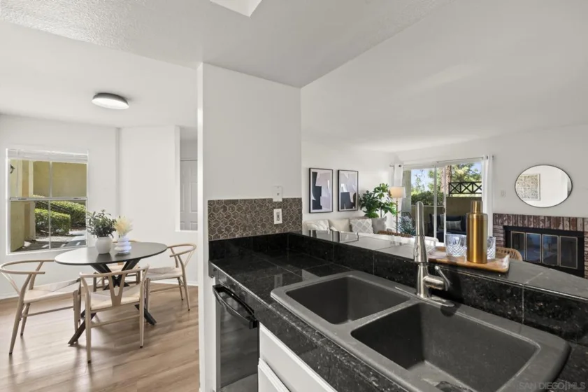 2063 Lakeridge #101 photo 12
