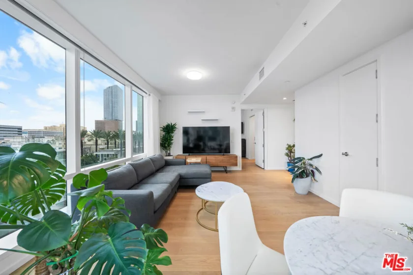 877 Francisco Street #1128 photo 1