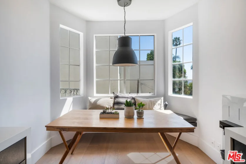 960 N Doheny Drive #301 photo 18