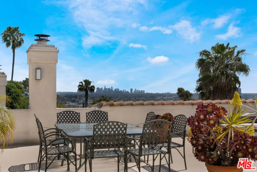 960 N Doheny Drive #301 photo 41
