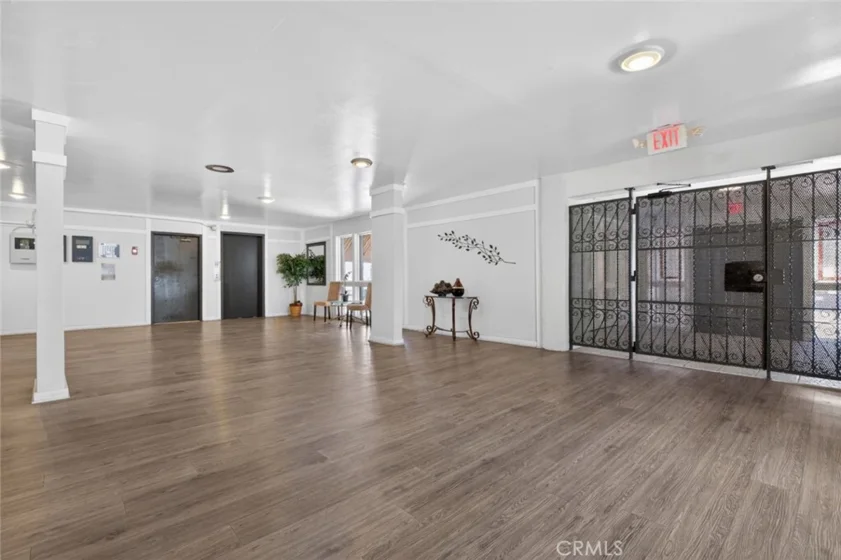 5412 Lindley Avenue #322 photo 31