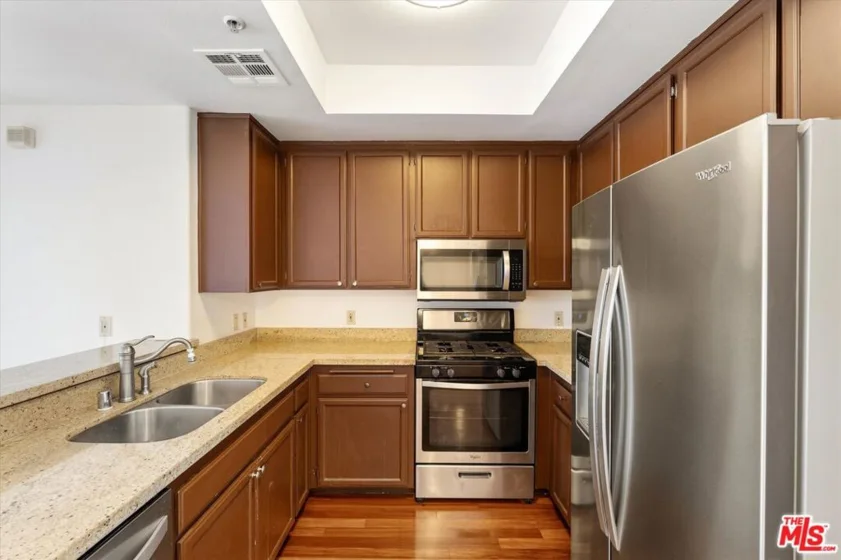 1522 S Saltair Avenue #206 photo 34