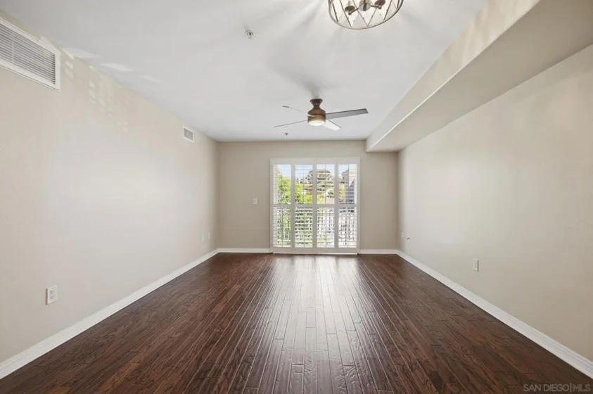 801 W Hawthorn #406 photo 6