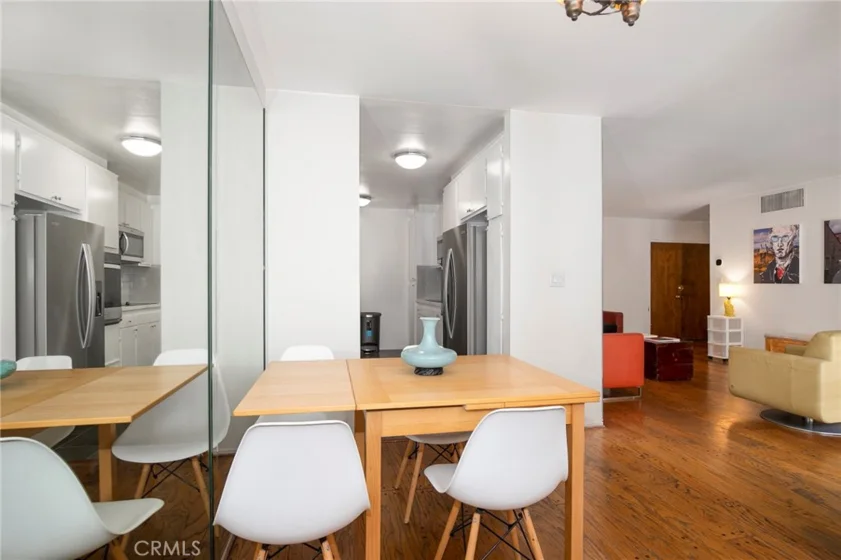 927 N Kings Road #118 photo 3