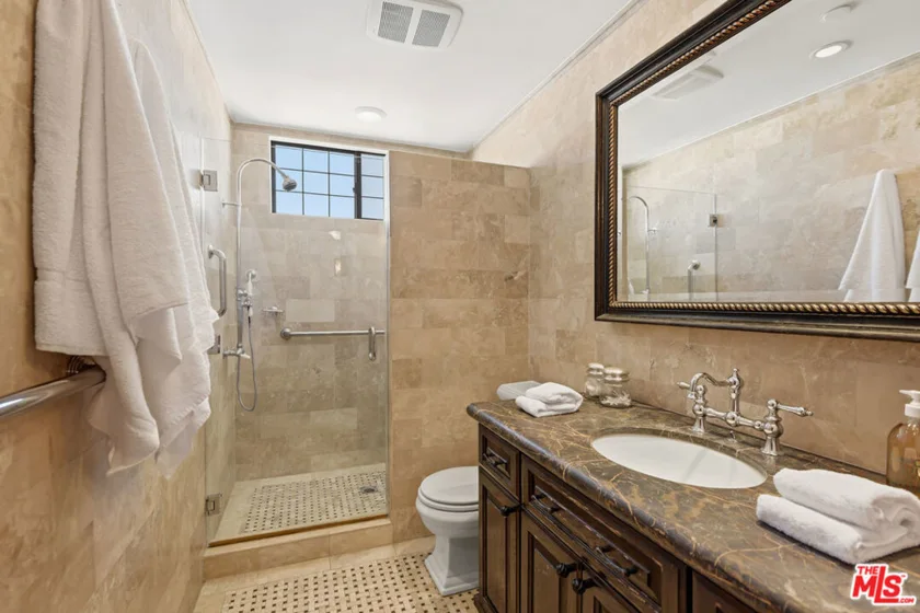 450 N Maple Drive #501 photo 26