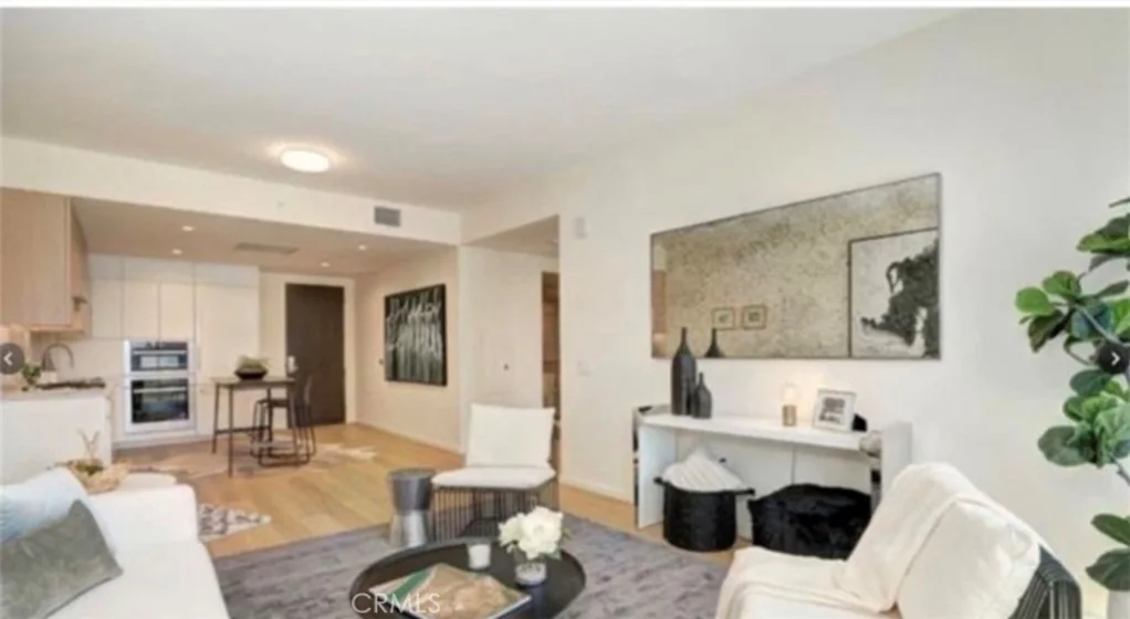 877 Francisco #707 photo 1