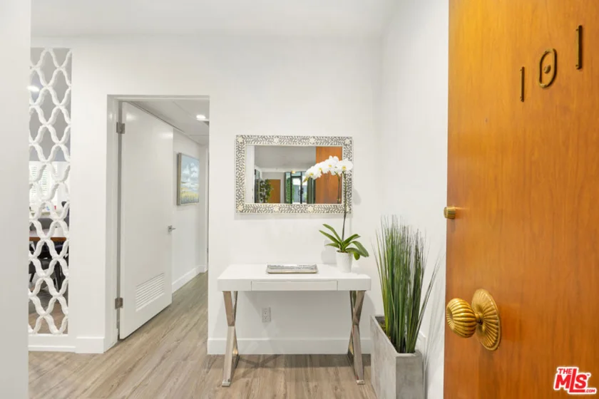 419 N Oakhurst Drive #101 photo 2
