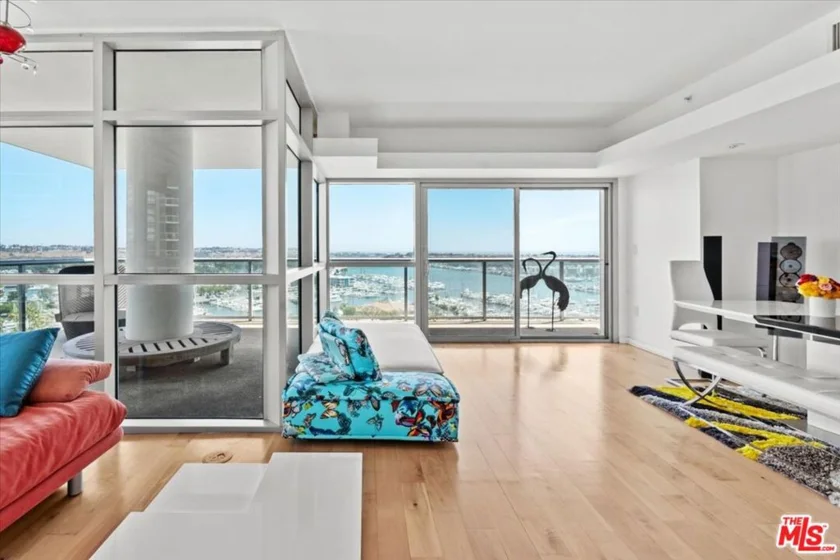 13700 Marina Pointe Drive #1401 photo 2