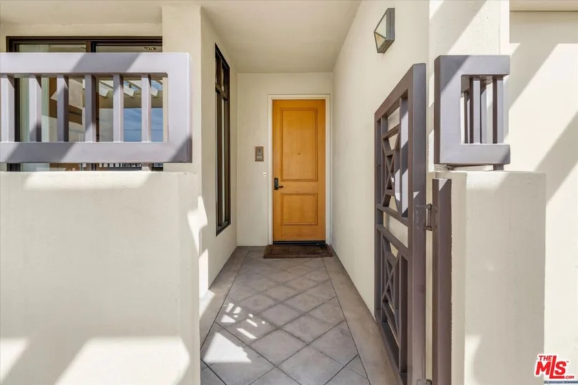 11847 Gorham Avenue #403 photo 2